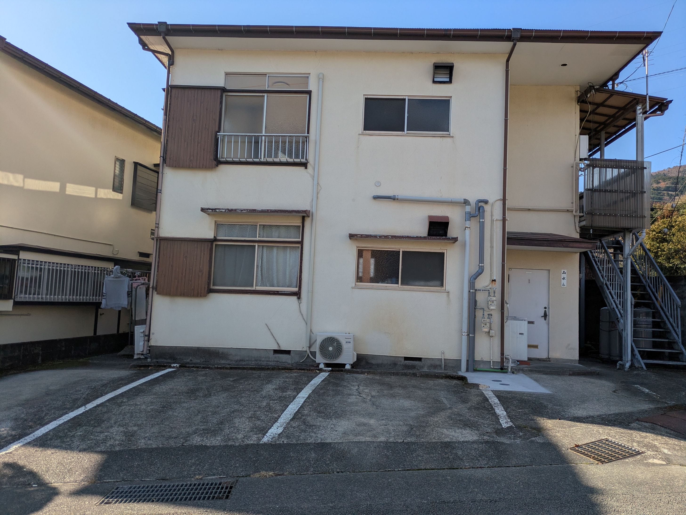 山水荘　湯河原駅バス7分バス歩1分　２階道路側　リフォーム済